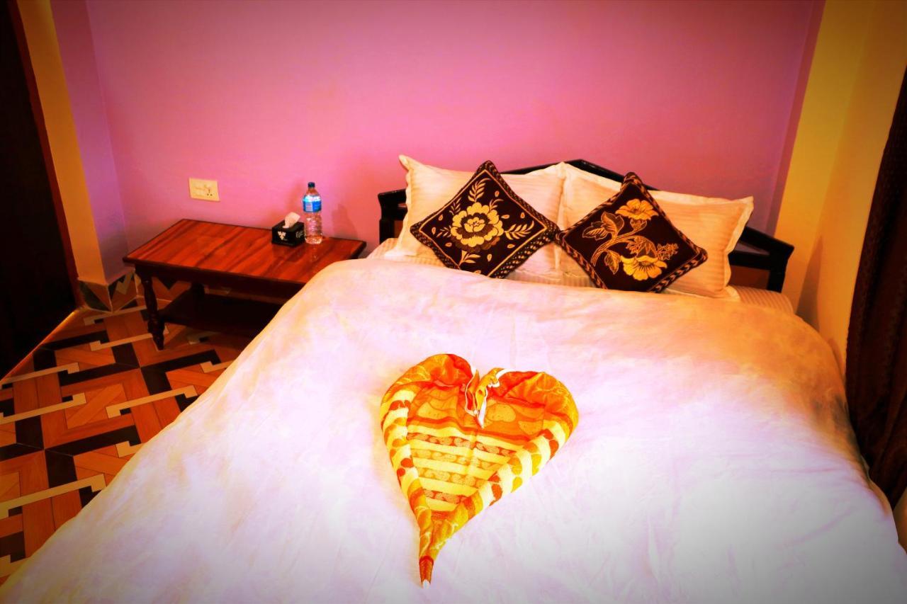 Hotel National Park Sauraha- Homely Stay And Peaceful Location With Jungle Safari Arrangements 외부 사진