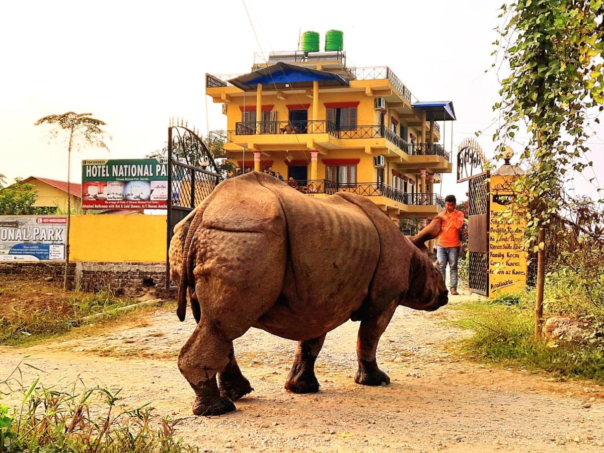 Hotel National Park Sauraha- Homely Stay And Peaceful Location With Jungle Safari Arrangements 외부 사진
