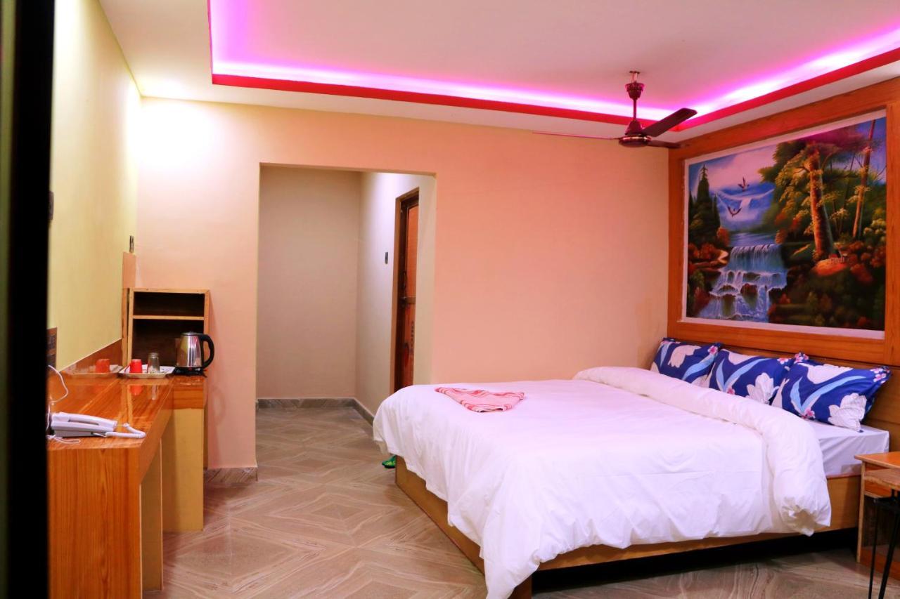 Hotel National Park Sauraha- Homely Stay And Peaceful Location With Jungle Safari Arrangements 외부 사진