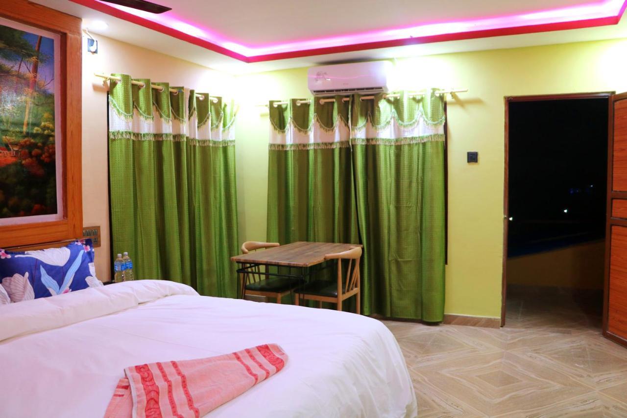 Hotel National Park Sauraha- Homely Stay And Peaceful Location With Jungle Safari Arrangements 외부 사진