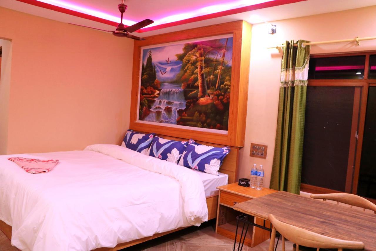 Hotel National Park Sauraha- Homely Stay And Peaceful Location With Jungle Safari Arrangements 외부 사진