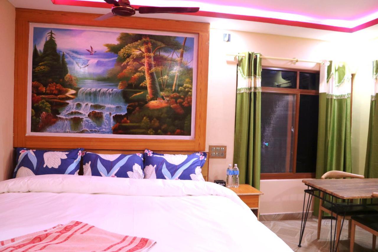 Hotel National Park Sauraha- Homely Stay And Peaceful Location With Jungle Safari Arrangements 외부 사진