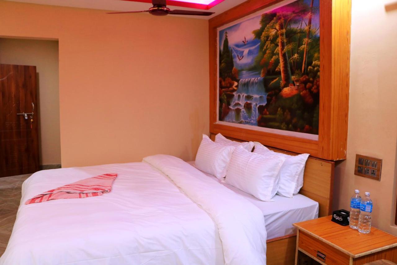 Hotel National Park Sauraha- Homely Stay And Peaceful Location With Jungle Safari Arrangements 외부 사진