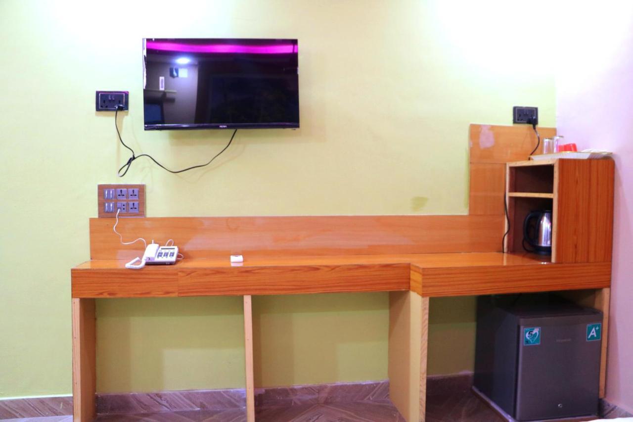 Hotel National Park Sauraha- Homely Stay And Peaceful Location With Jungle Safari Arrangements 외부 사진