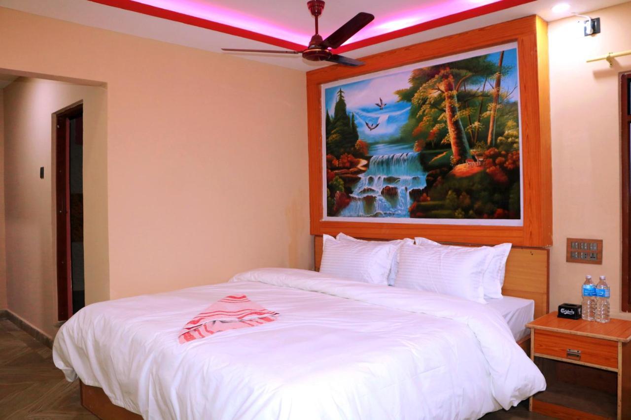 Hotel National Park Sauraha- Homely Stay And Peaceful Location With Jungle Safari Arrangements 외부 사진