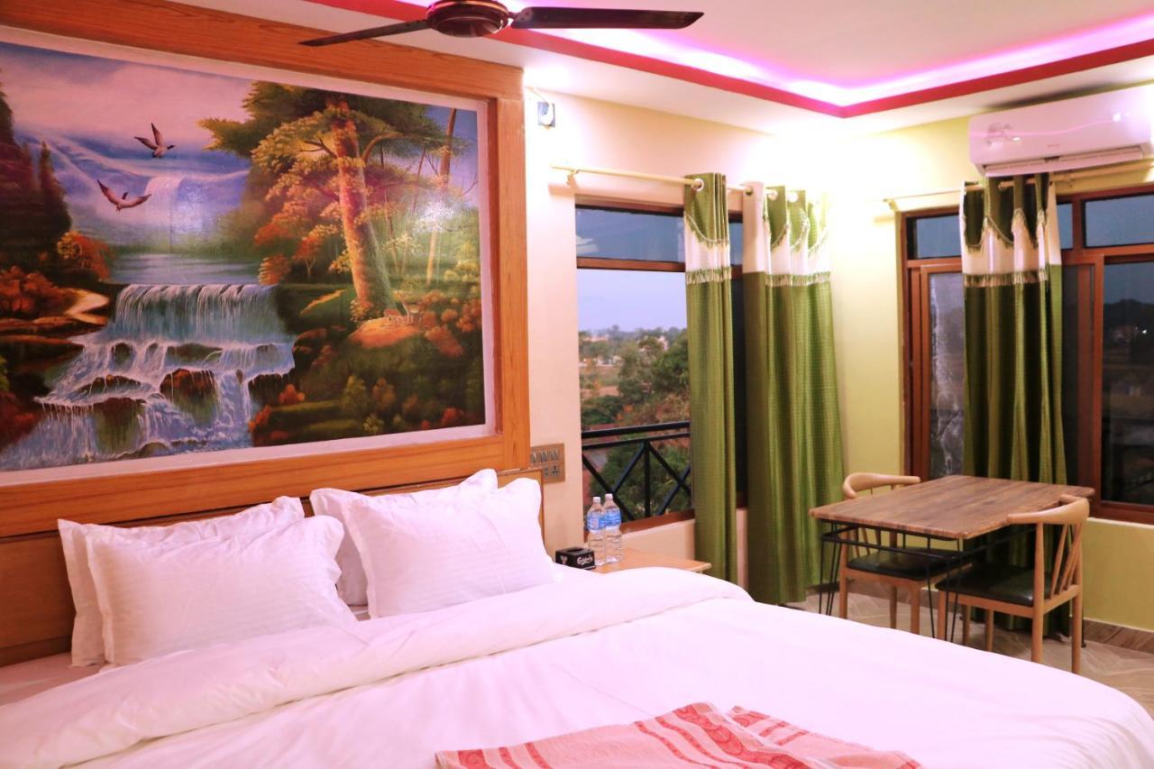 Hotel National Park Sauraha- Homely Stay And Peaceful Location With Jungle Safari Arrangements 외부 사진