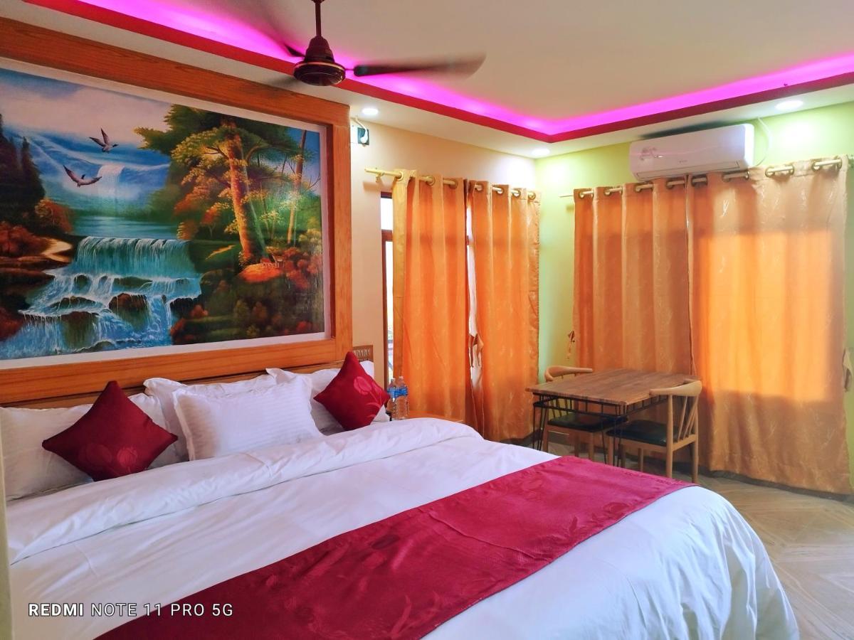 Hotel National Park Sauraha- Homely Stay And Peaceful Location With Jungle Safari Arrangements 외부 사진