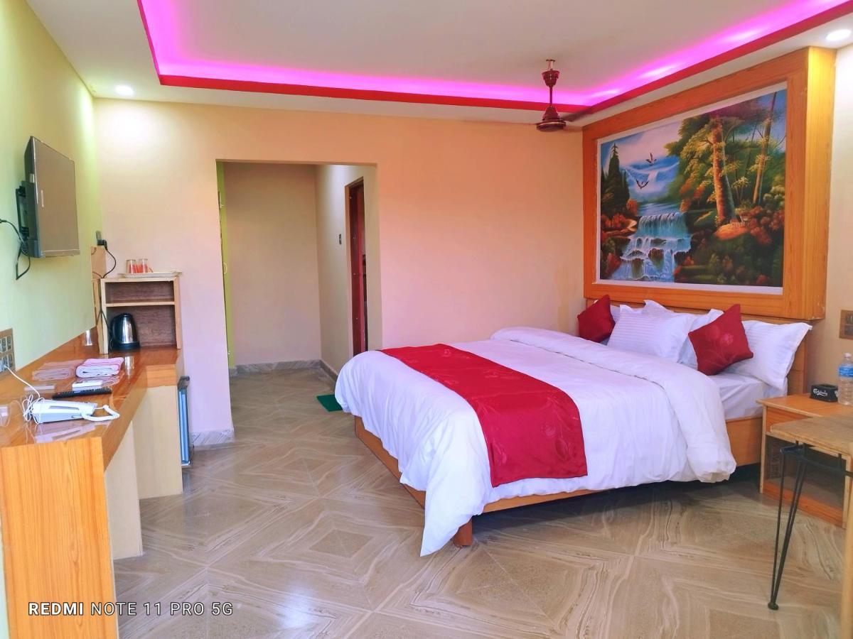 Hotel National Park Sauraha- Homely Stay And Peaceful Location With Jungle Safari Arrangements 외부 사진