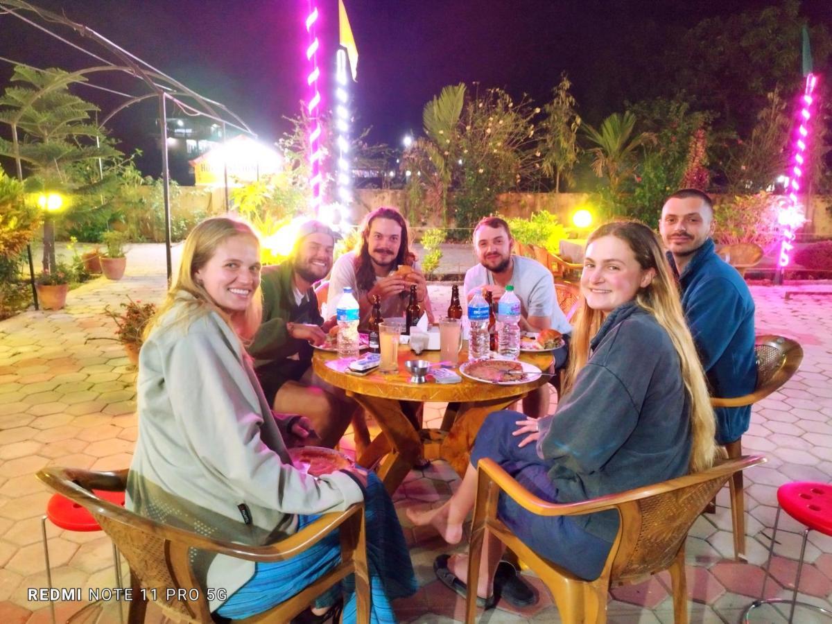 Hotel National Park Sauraha- Homely Stay And Peaceful Location With Jungle Safari Arrangements 외부 사진