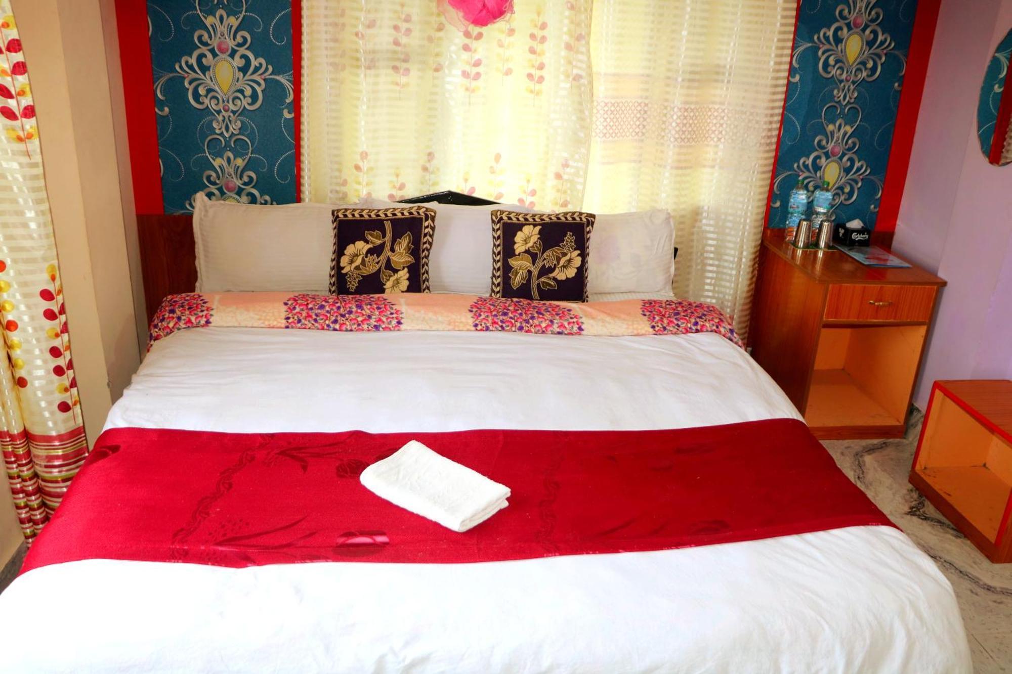 Hotel National Park Sauraha- Homely Stay And Peaceful Location With Jungle Safari Arrangements 외부 사진