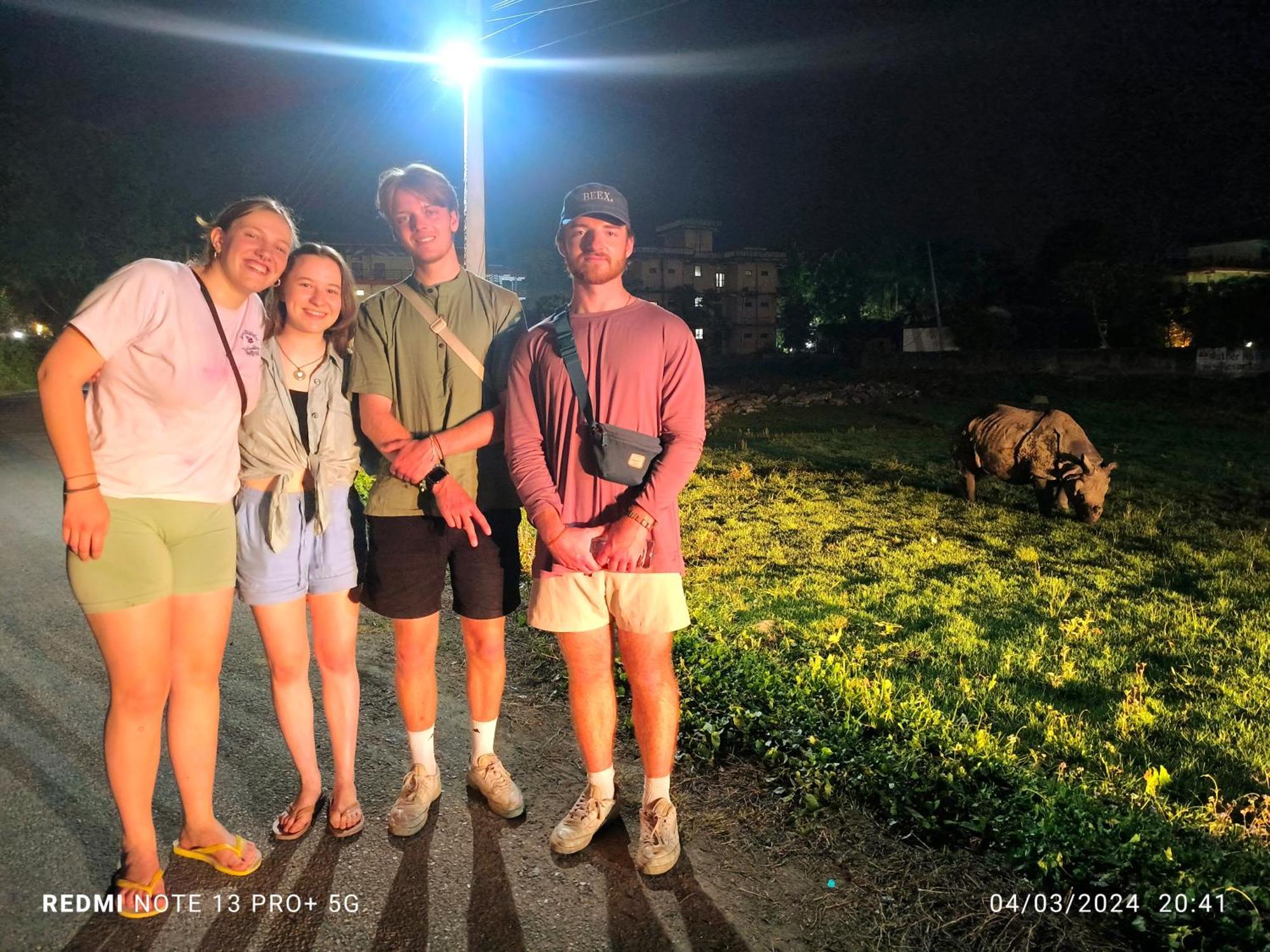 Hotel National Park Sauraha- Homely Stay And Peaceful Location With Jungle Safari Arrangements 외부 사진