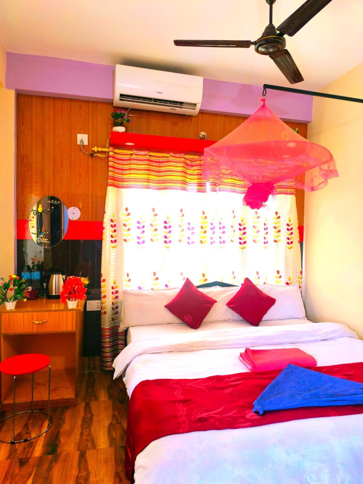 Hotel National Park Sauraha- Homely Stay And Peaceful Location With Jungle Safari Arrangements 외부 사진