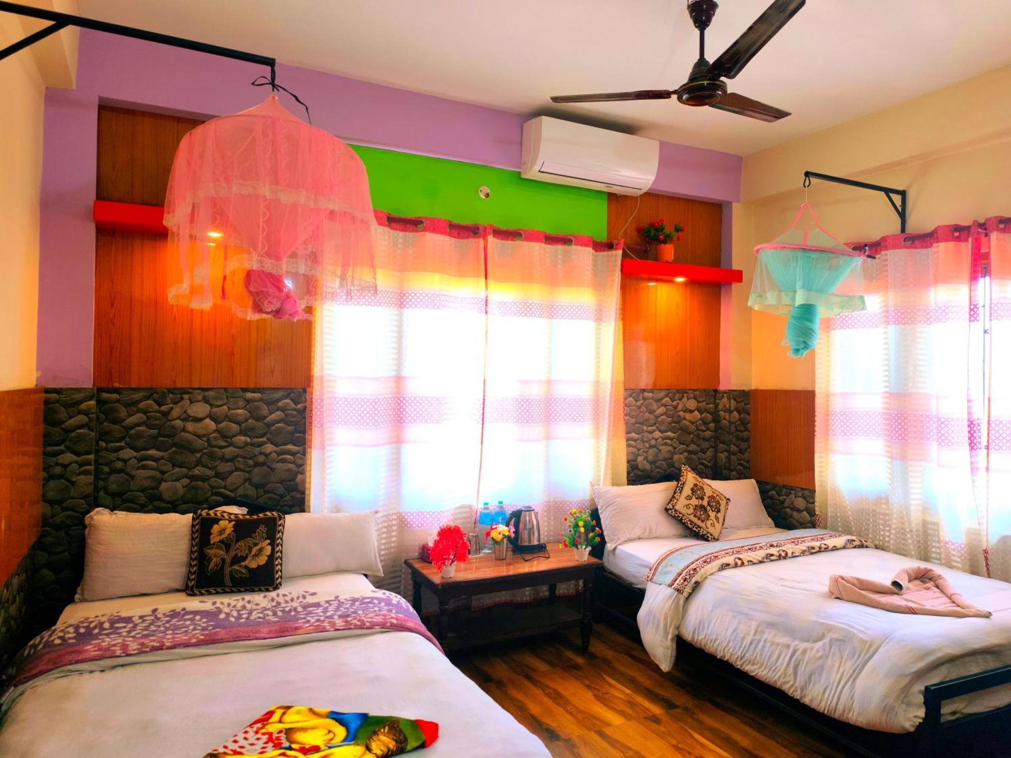Hotel National Park Sauraha- Homely Stay And Peaceful Location With Jungle Safari Arrangements 외부 사진